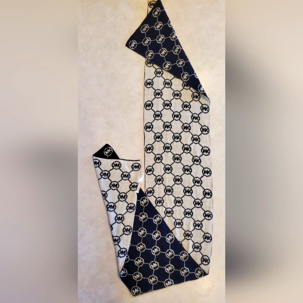Michael Kors  Acrylic knit scarf 10" × 62"